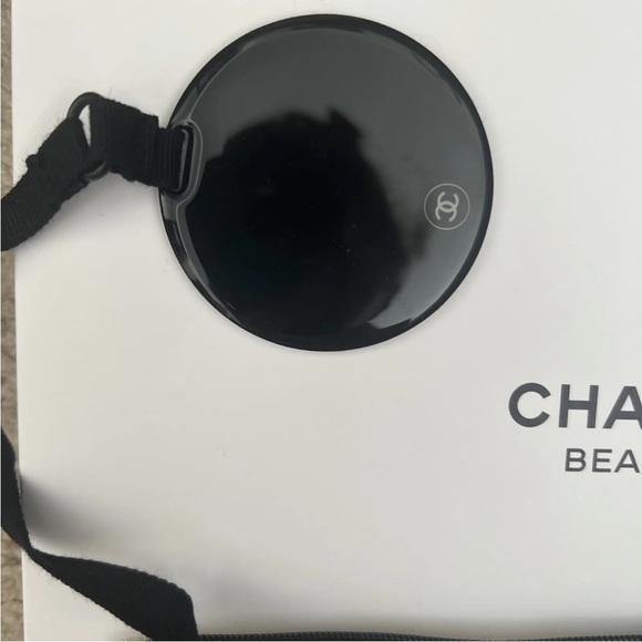 Chanel cosmetic bag new in box with mirror beigh - Picture 2 of 3